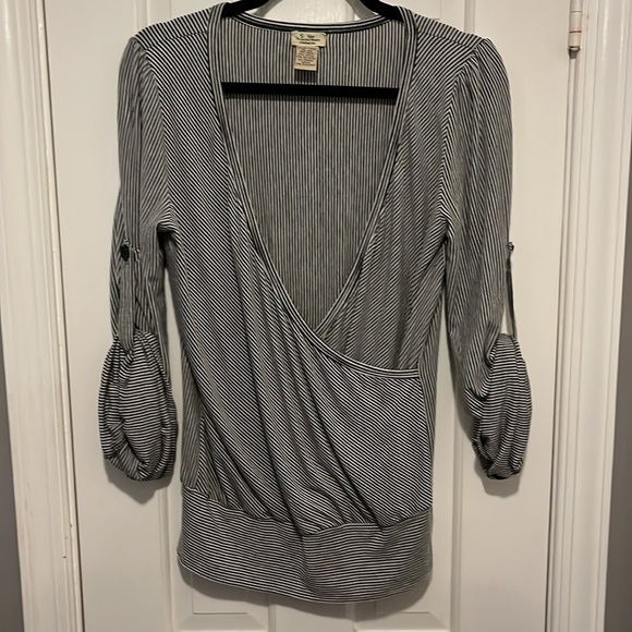S Line Black & White Stripe V Neck Wrap Convertible Sleeve Top Size Medium - Picture 6 of 6